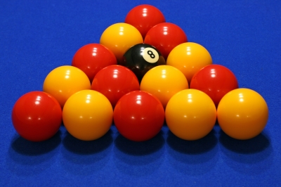 Triangular array of billiard balls, five on each side and 15 in total.